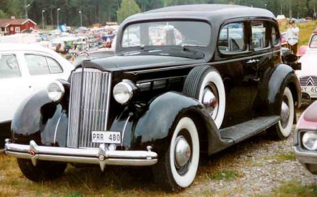 Packard_4-Door_Sedan
